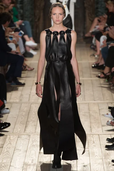 Look 15